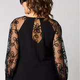 Nyon – Robe Noire avec Manches en Dentelle