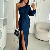 Bassins – Robe en Satin avec Design Asymétrique et Fente