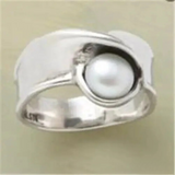 Bague à perles rétro