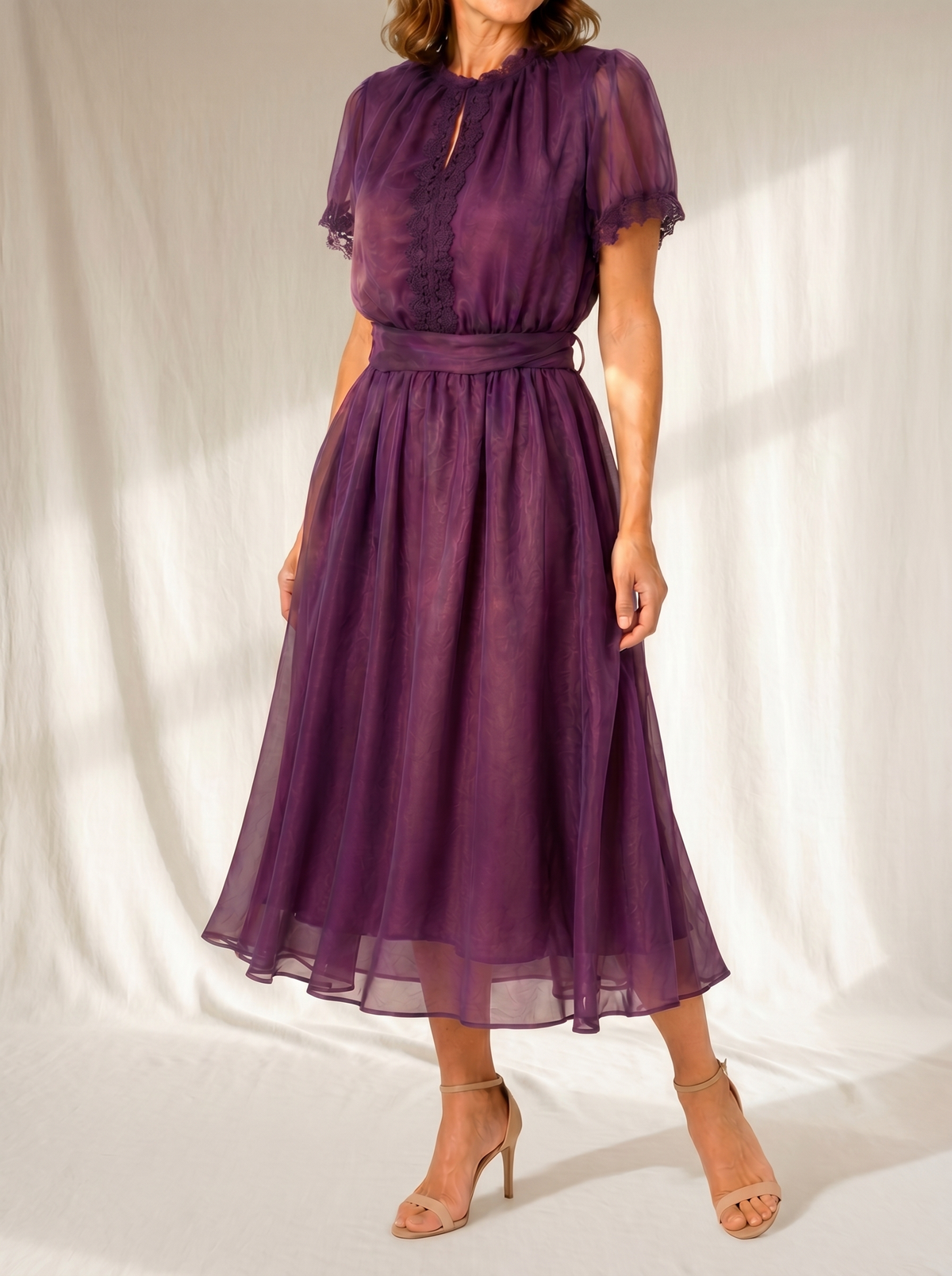 Flavia | Robe Maxi avec Décolleté en Goutte et Bord en Dentelle Chiffon