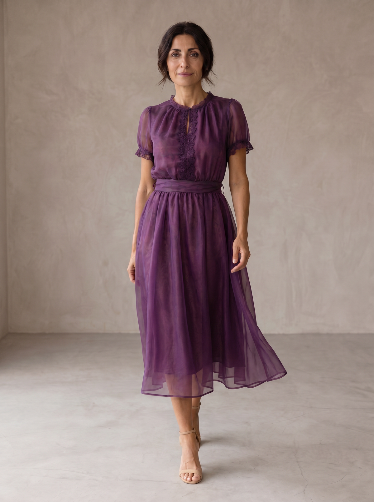 Flavia | Robe Maxi avec Décolleté en Goutte et Bord en Dentelle Chiffon