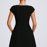 Romont – Robe Mini avec Décolleté Carré Structuré