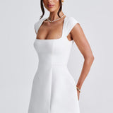 Romont – Robe Mini avec Décolleté Carré Structuré