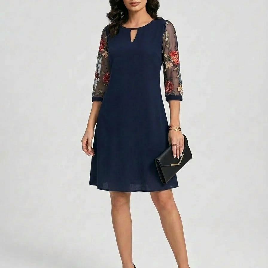 Payerne – Robe Élégante avec Manches en Tulle Brodé